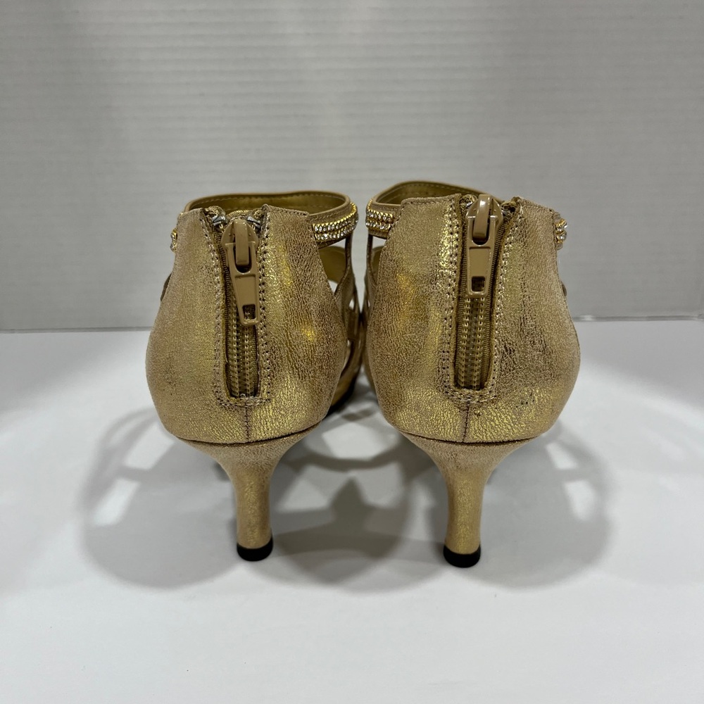 Easy Street Flattery‎ Gold Stiletto Heel. Size: 9WW. Color: Gold - Picture 8 of 9